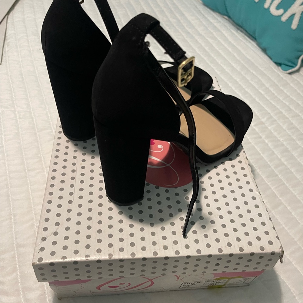 Delicious Black Chunky Heels with Ankle Straps - Picture 4 of 8